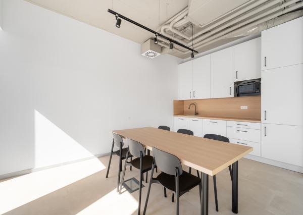 Moderný nebytový priestor open space o veľkosti 124,76 m2 v DUETT Business Residence na prenájom.