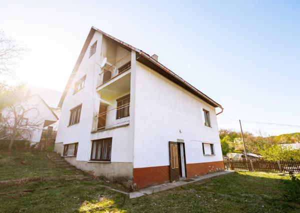 NA PREDAJ | Rodinný dom s potenciálom v obci Podhorie, okres Banská Štiavnica