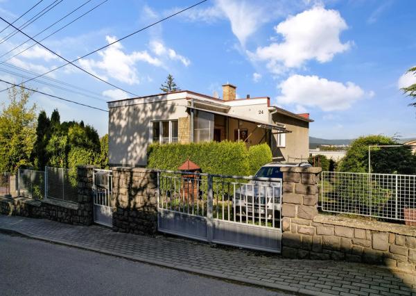 Na predaj rodinný dom s garážou, pozemok 817 m2, Hornoulická ulica, Bojnice
