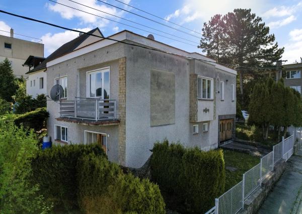 Na predaj rodinný dom s garážou, pozemok 817 m2, Hornoulická ulica, Bojnice
