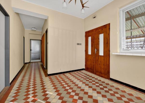 Na predaj rodinný dom s garážou, pozemok 817 m2, Hornoulická ulica, Bojnice