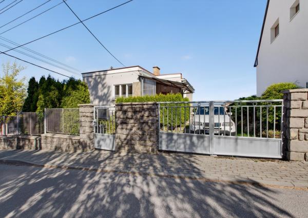 Na predaj rodinný dom s garážou, pozemok 817 m2, Hornoulická ulica, Bojnice