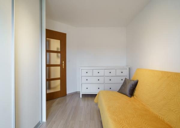 Na predaj 4-izbový zariadený byt (84,14 m²) so záhradou/pozemkom a parkovaním pri jazere