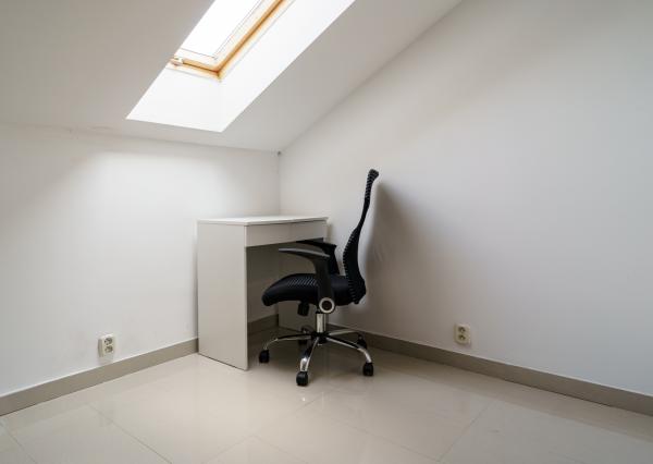 Na predaj 4-izbový zariadený byt (84,14 m²) so záhradou/pozemkom a parkovaním pri jazere