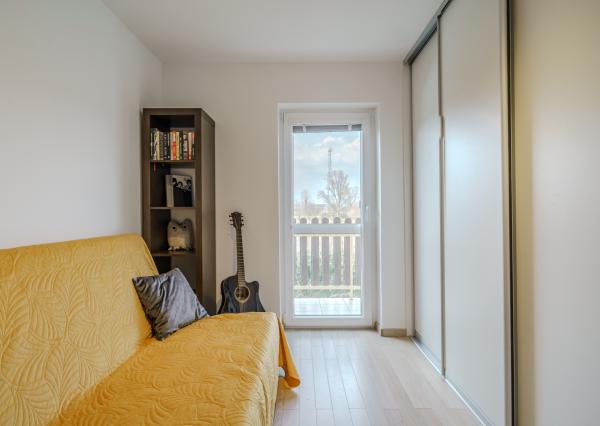 Na predaj 4-izbový zariadený byt (84,14 m²) so záhradou/ pozemkom a parkovaním pri jazere