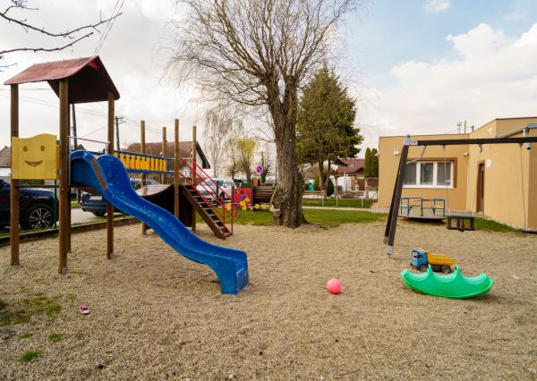 Na predaj 4-izbový zariadený byt (84,14 m²) so záhradou/ pozemkom a parkovaním pri jazere
