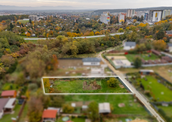 Pozemok vhodný na rekreačný dom alebo chatu o veľkosti 1.282 m2 v oblasti Čičky-majer, Košice - Terasa.