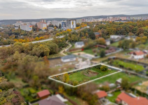 Pozemok vhodný na rekreačný dom alebo chatu o veľkosti 1.282 m2 v oblasti Čičky-majer, Košice - Terasa.