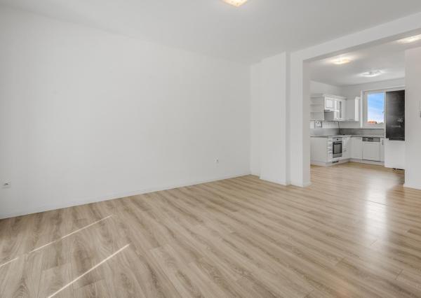Prenájom 2-izbový byt 61 m2, Vajanského, Piešťany