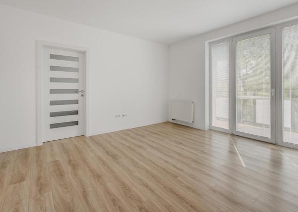 Prenájom 2-izbový byt 61 m2, Vajanského, Piešťany