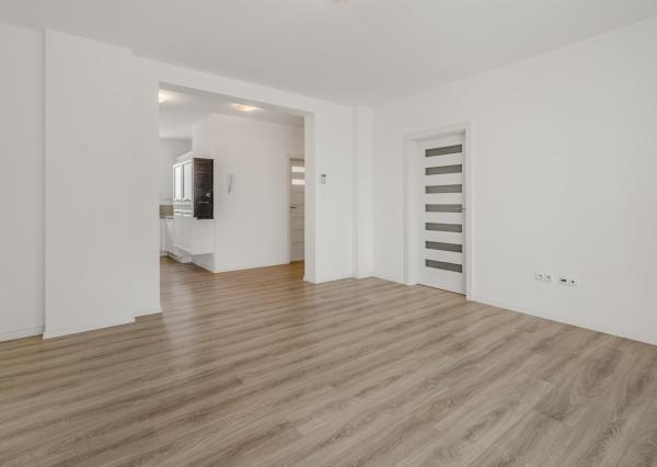 Prenájom 2-izbový byt 61 m2, Vajanského, Piešťany