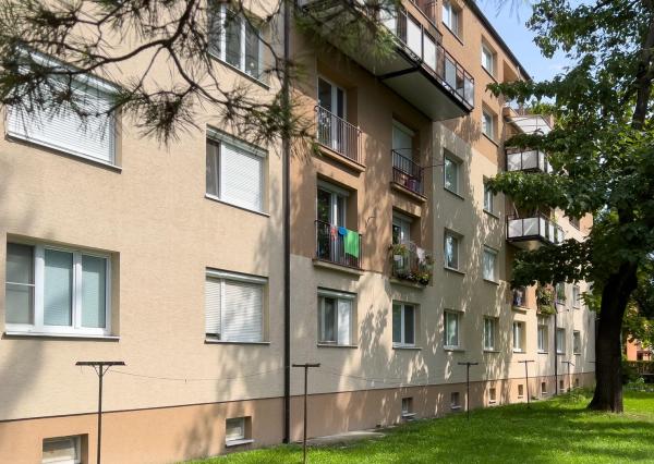 Prenájom 2-izbový byt 61 m2, Vajanského, Piešťany
