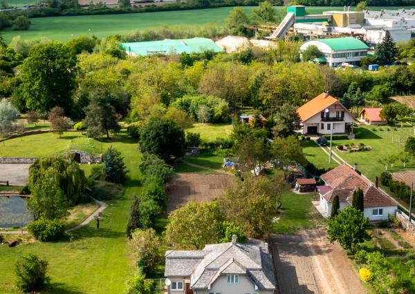 Exkluzívne na predaj rodinný dom v tokajskej obci Čerhov.