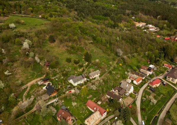 NA PREDAJ | Stavebný pozemok s potenciálom – Žarnovická Huta, Žarnovica