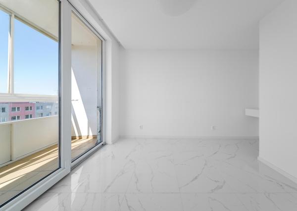 1,5-izbový, predaj, kompletná rekonštrukcia, 43 m2, pražský typ, loggia, Buzulucká, Košice