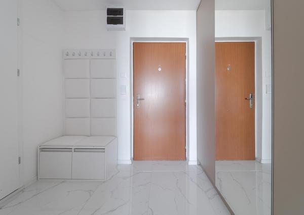 1,5-izbový, predaj, kompletná rekonštrukcia, 43 m2, pražský typ, loggia, Buzulucká, Košice