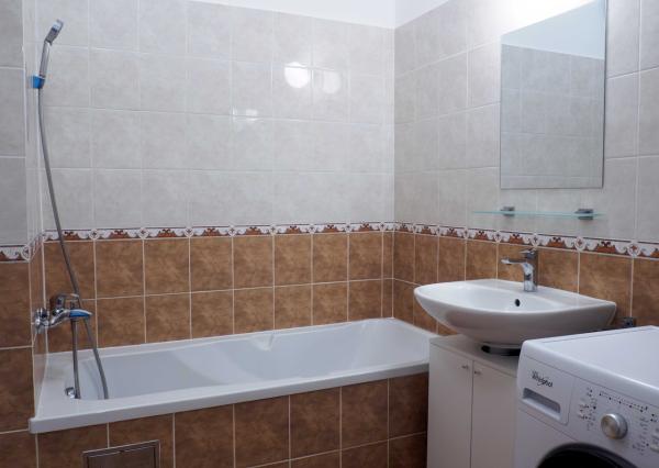 Na prenájom 1-izbový byt s balkónom, 42 m2, Vyšehradská ulica, Bratislava-Petržalka