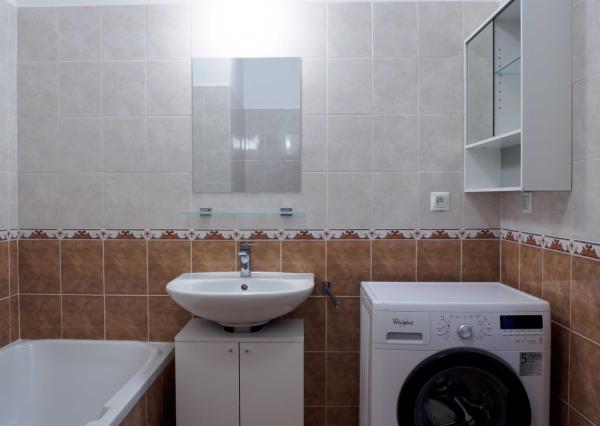 Na prenájom 1-izbový byt s balkónom, 42 m2, Vyšehradská ulica, Bratislava-Petržalka