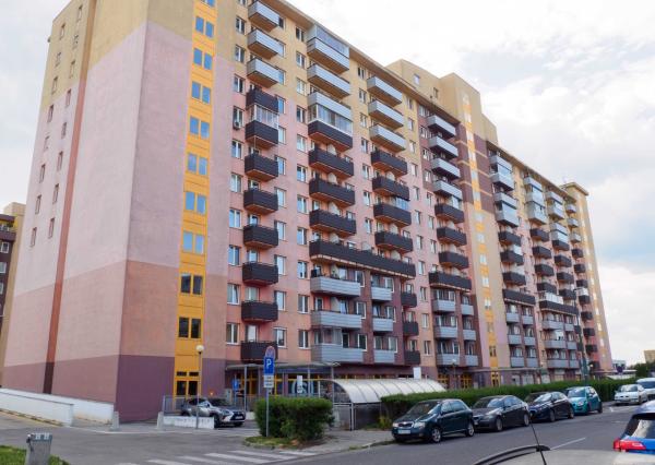 Na prenájom 1-izbový byt s balkónom, 42 m2, Vyšehradská ulica, Bratislava-Petržalka
