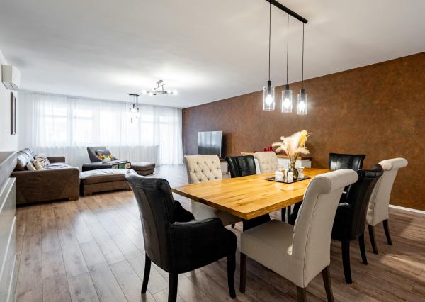 NA PREDAJ veľkometrážny 4-izbový byt 166,94 m² s parkovacím státím a 2 loggiami – Zámocká ulica