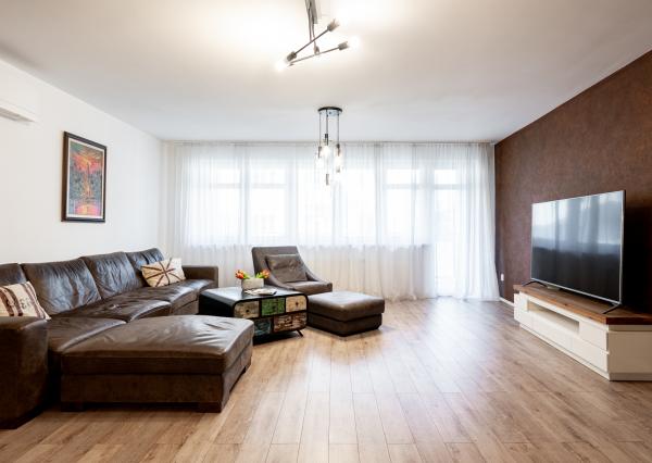 NA PREDAJ veľkometrážny 4-izbový byt 166,94 m² s parkovacím státím a 2 loggiami – Zámocká ulica