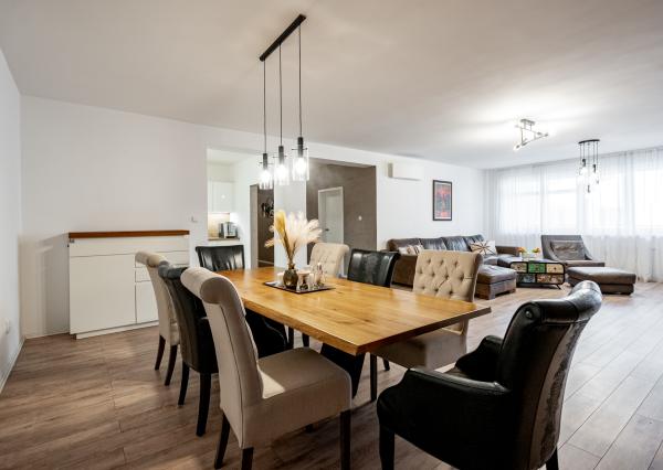 NA PREDAJ veľkometrážny 4-izbový byt 166,94 m² s parkovacím státím a 2 loggiami – Zámocká ulica