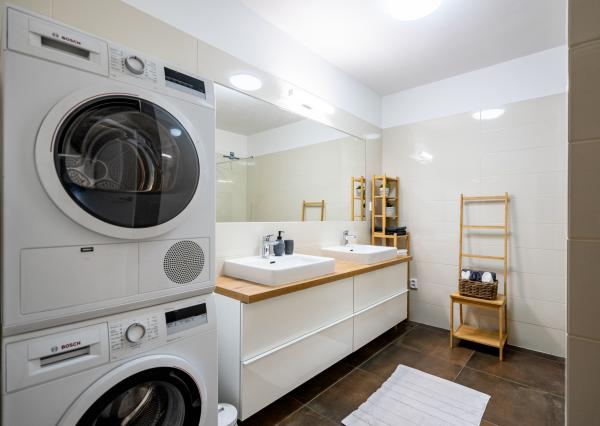 NA PREDAJ veľkometrážny 4-izbový byt 166,94 m² s parkovacím státím a 2 loggiami – Zámocká ulica