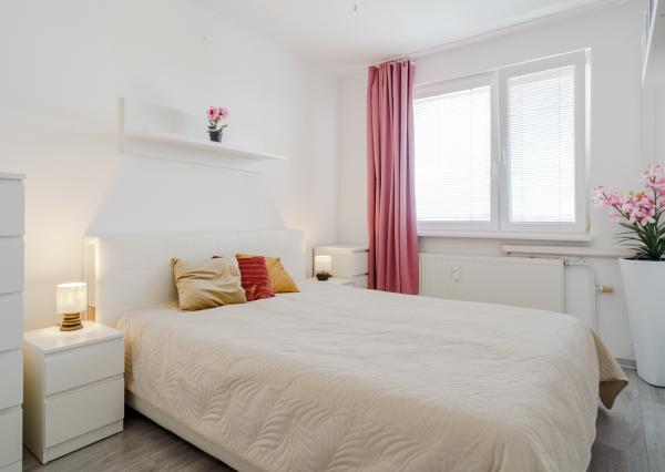 NA PREDAJ praktický 3-izbový byt po kompletnej rekonštrukcii, 55,59 m², ul. Furdekova – Petržalka