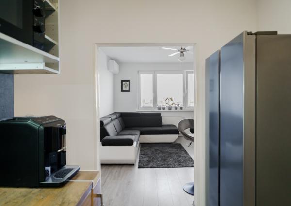 NA PREDAJ praktický 3-izbový byt po kompletnej rekonštrukcii, 55,59 m², ul. Furdekova – Petržalka