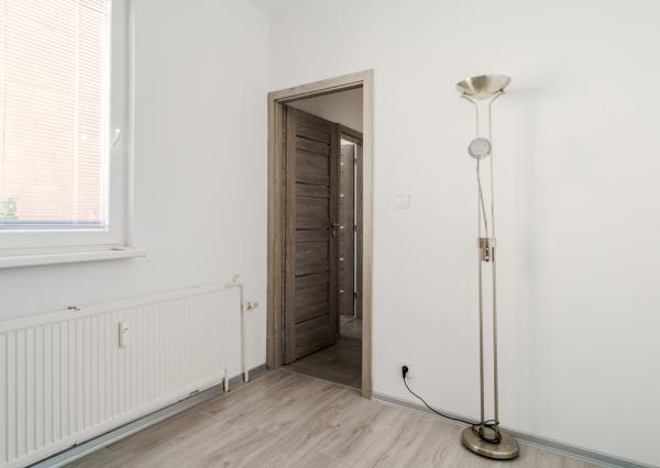 NA PREDAJ praktický 3-izbový byt po kompletnej rekonštrukcii, 55,59 m², ul. Furdekova – Petržalka