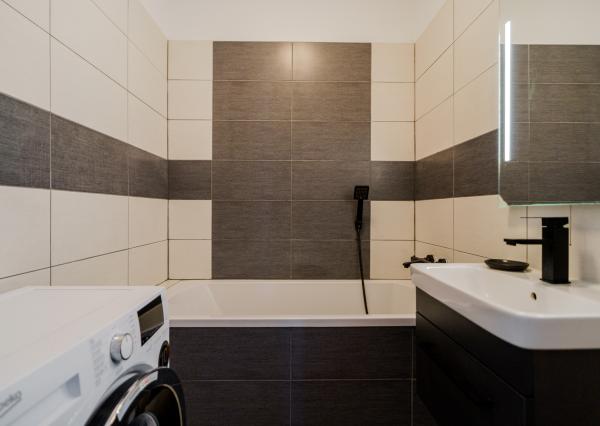 NA PREDAJ praktický 3-izbový byt po kompletnej rekonštrukcii, 55,59 m², ul. Furdekova – Petržalka