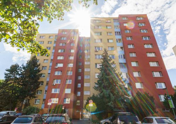 NA PREDAJ praktický 3-izbový byt po kompletnej rekonštrukcii, 55,59 m², ul. Furdekova – Petržalka