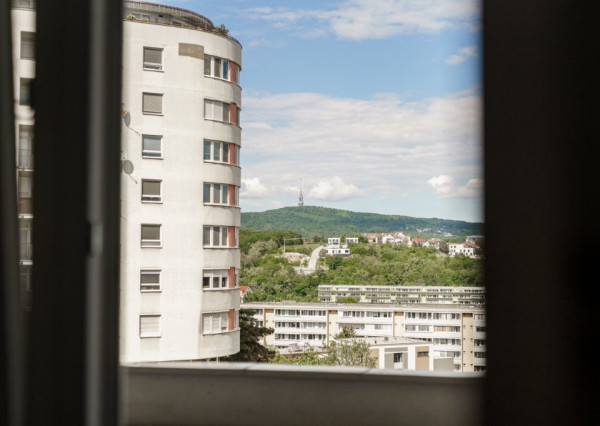 REZERVOVANÉ _ 2-izb byt po kompletnej rekonštrukcii s výhľadom na Bratislavu