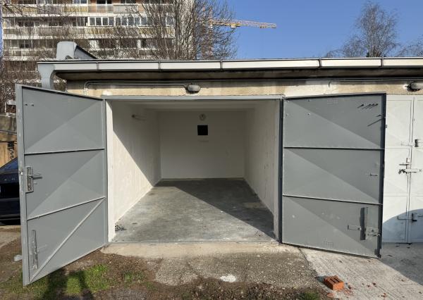 Na PREDAJ 2x murovaná garáž s elektrinou, Bajkalská ul. – Bratislava, časť Priekopy