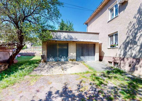 2,5 izb. byt s garážou a 2 záhradkami, Krupina