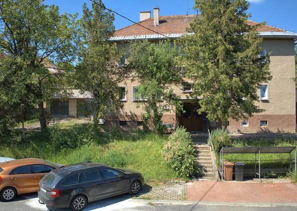 2,5 izb. byt s garážou a 2 záhradkami, Krupina