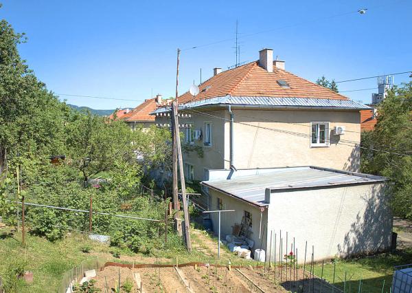 2,5 izb. byt s garážou a 2 záhradkami, Krupina