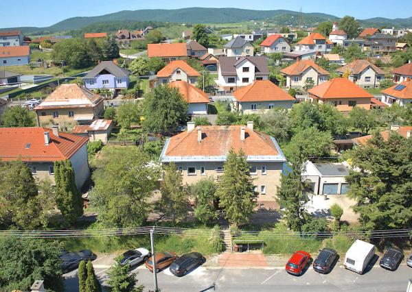 2,5 izb. byt s garážou a 2 záhradkami, Krupina