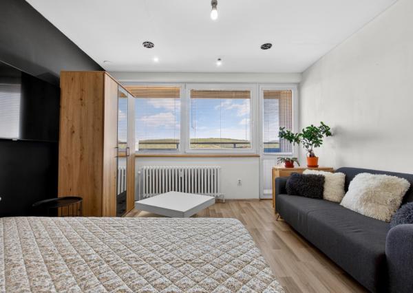 REZERVOVANÉ - Na predaj zrekonštruovaný a zariadený 1-izbový byt, 37,54 m2, Sekurisova ulica, Bratislava-Dúbravka