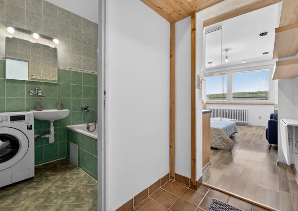 REZERVOVANÉ - Na predaj zrekonštruovaný a zariadený 1-izbový byt, 37,54 m2, Sekurisova ulica, Bratislava-Dúbravka