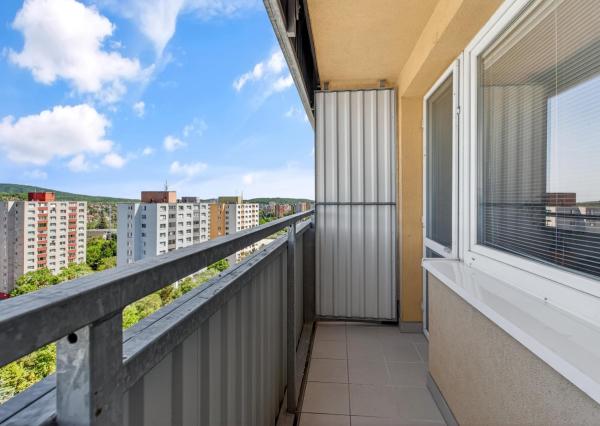 REZERVOVANÉ - Na predaj zrekonštruovaný a zariadený 1-izbový byt, 37,54 m2, Sekurisova ulica, Bratislava-Dúbravka