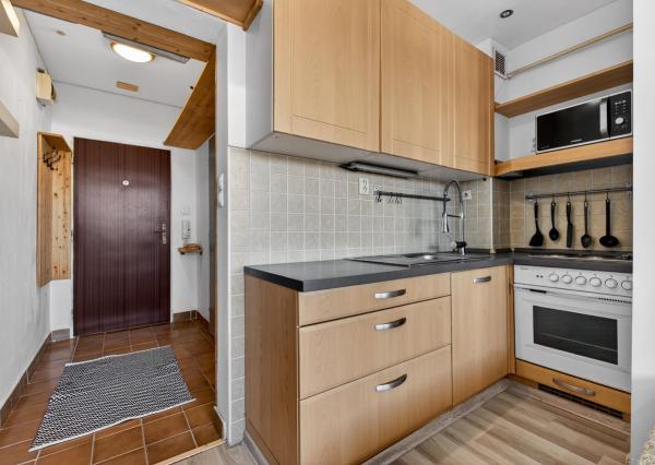 REZERVOVANÉ - Na predaj zrekonštruovaný a zariadený 1-izbový byt, 37,54 m2, Sekurisova ulica, Bratislava-Dúbravka