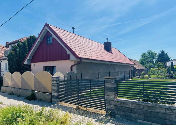 Na predaj rodinný dom, 493 m2, Školská ulica, Zemianska Olča, okres Komárno