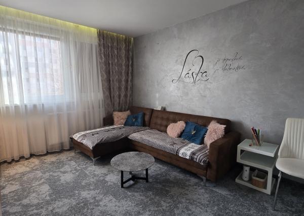 REZERVOVANÉ - Exkluzívne na predaj 4-izbový nadštandardný  byt s balkónom v Poprade na  ulici Šrobárovej