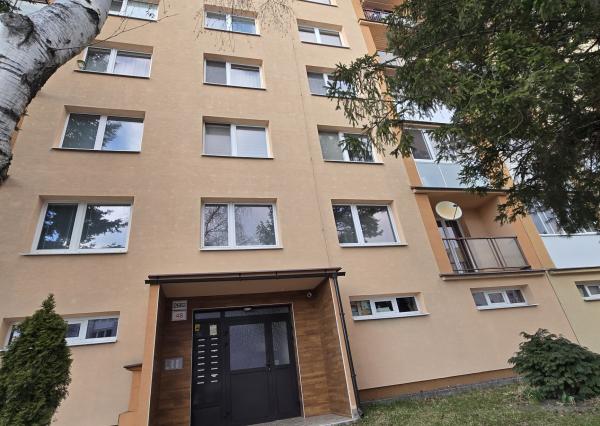 REZERVOVANÉ - Exkluzívne na predaj 4-izbový nadštandardný  byt s balkónom v Poprade na  ulici Šrobárovej