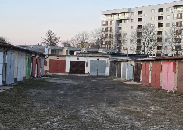 Exkluzívne na predaj garáž v Poprade, časť sídlisko Západ na  (za novou bytovkou Ursus)