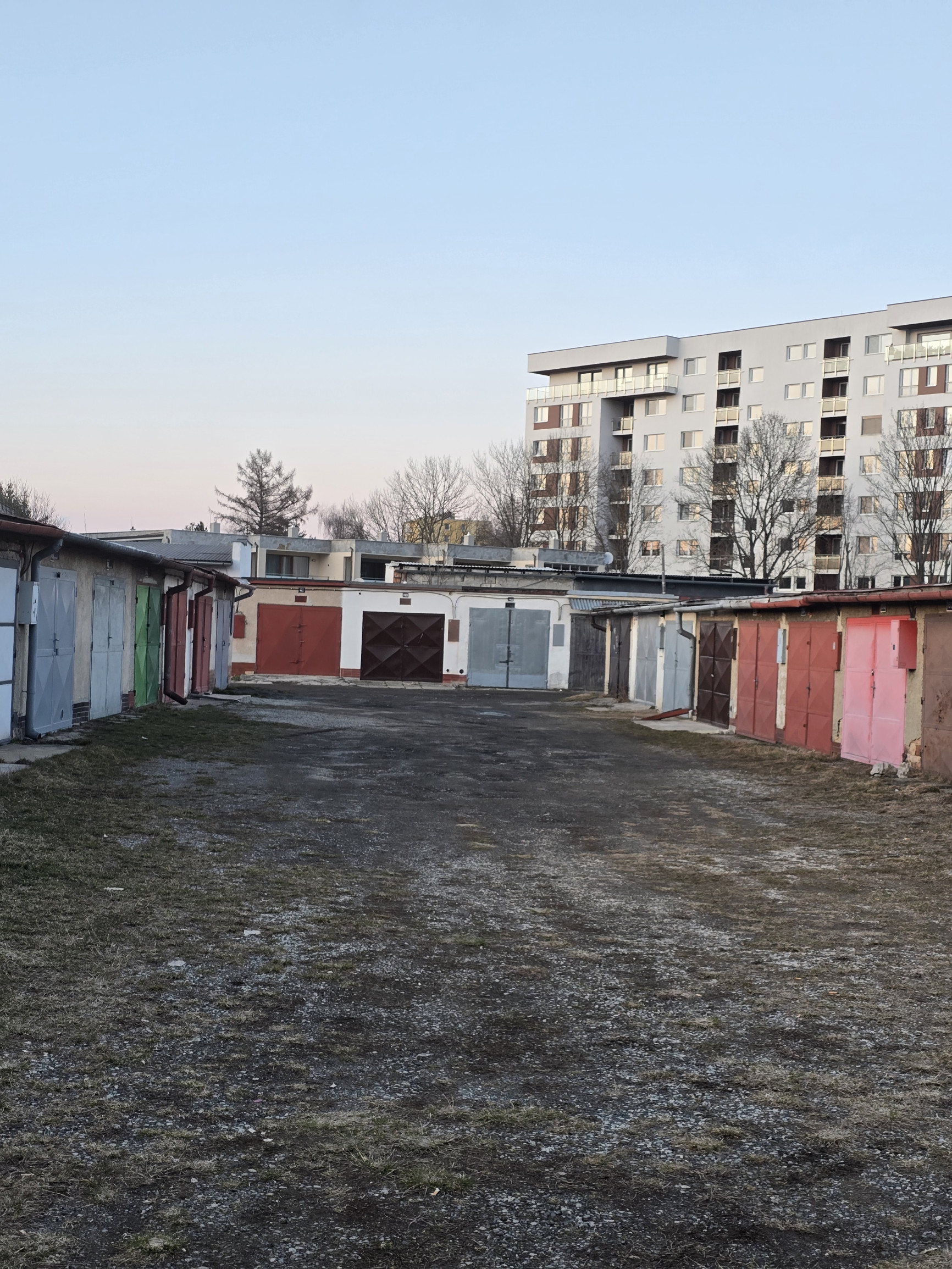 Exkluzívne na predaj garáž v Poprade, časť sídlisko Západ na  (za novou bytovkou Ursus)